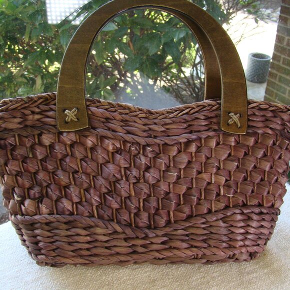 Handbags - Woven taupe straw wooden handles hand bag summer purse